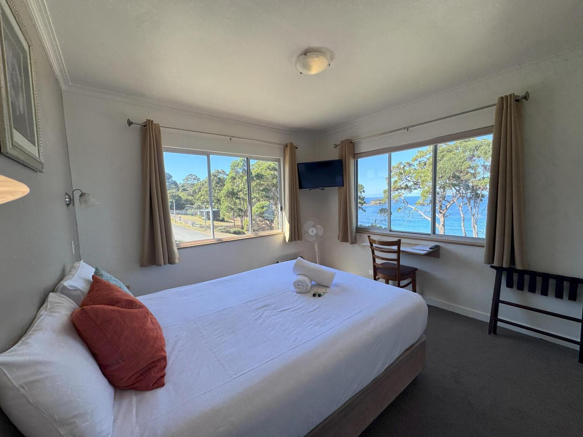 Lufra Beachside Hotel Eaglehawk Neck Ruang foto